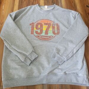 1970 Gray Sweatshirt Womens Size 3XL Graphic Design
